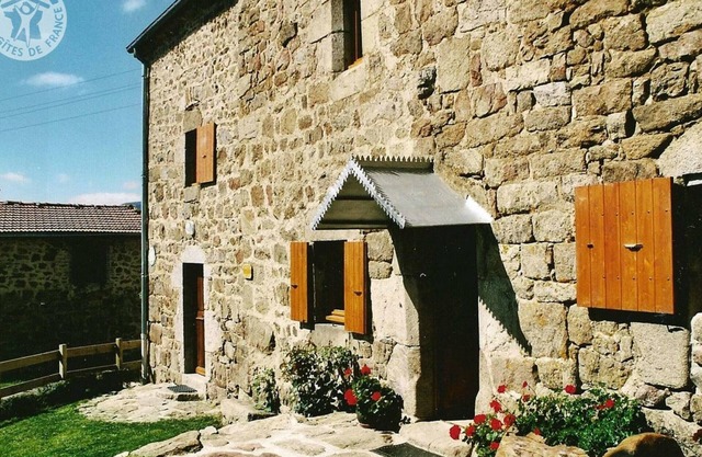 Casa rural de 3 dormitorios con chimenea, jardín y wifi en plena naturaleza