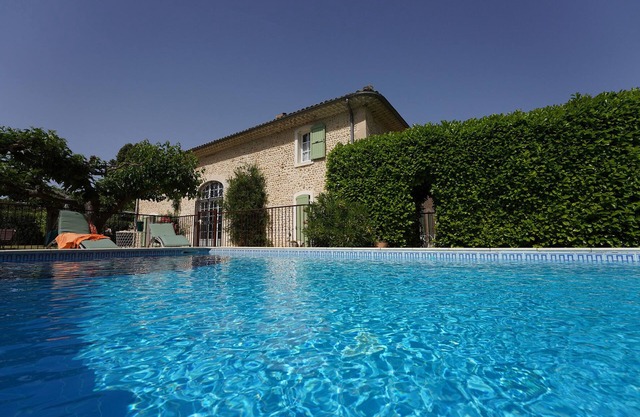 CHARMING COUNTRY HOUSE WITH SWIMMING POOL