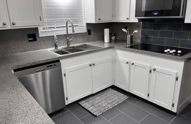 Cozy 3-GameDen Escape HSWifi Aprox 10Min to NRG