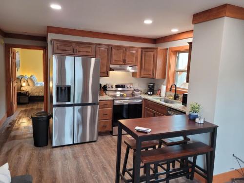 Charming Downtown Bryson City SkyLoft Apt 2 - Perfect for Couples!