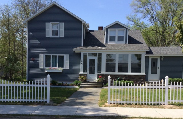 Encantadora cabaña familiar, a 3 cuadras del centro de Elk Rapids con WIFI, Central Air