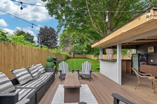 Charming Family Saratoga Home Walk to Track & Downtown