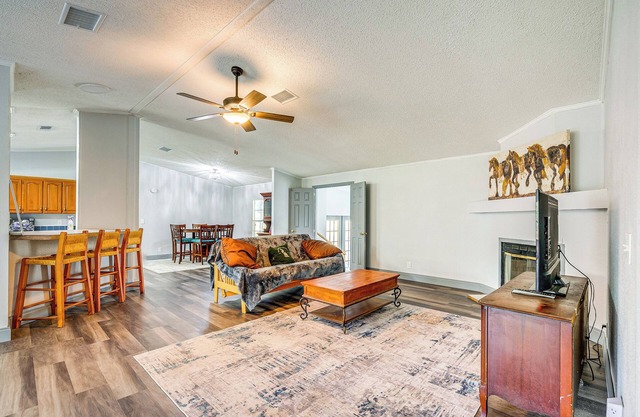 Charming Farmhouse in Morriston w/ Fenced Yard