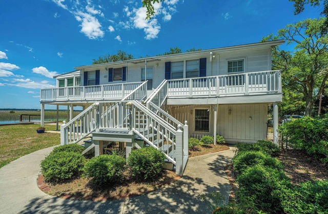 🌊 Seaside Charm at Folly Beach – Cozy 1BR Cottage with Private Dock 🏡