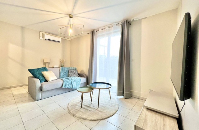 Charming T2 with terrace and private parking