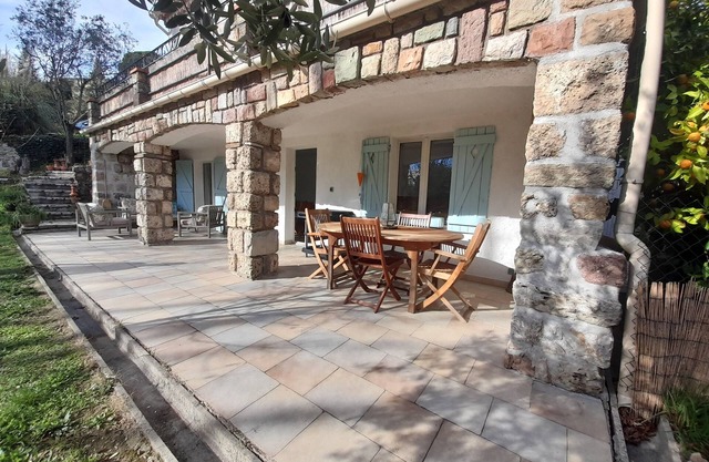 Charming Garden apartment in delightful Bargemon