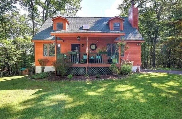 Charming Getaway | Minutes from Lake Wallenpaupack