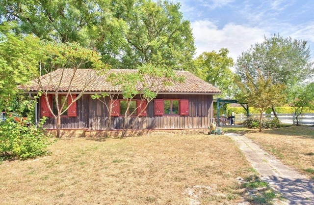 Charming gite for 10 people with heated pool and mini farm near the ocean