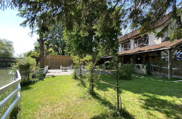 Charming Gîte/Guinguette, by the River