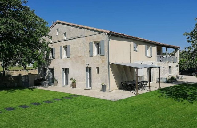 Charming gîte *** in the heart of the market town of Magné