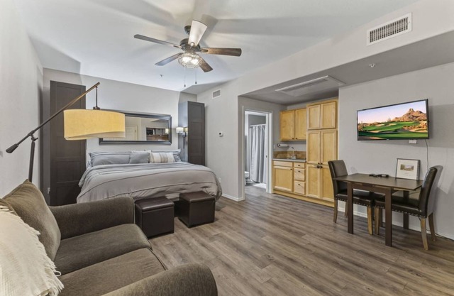 Charming Ground-Level Condo Near Dining, Park & Trails With Pool & Hot Tub