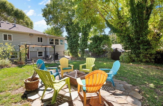 10 Mins to Lagoon, Hiking, & Downtown! Huge Fenced Yard, BBQ, Games, Family Fun