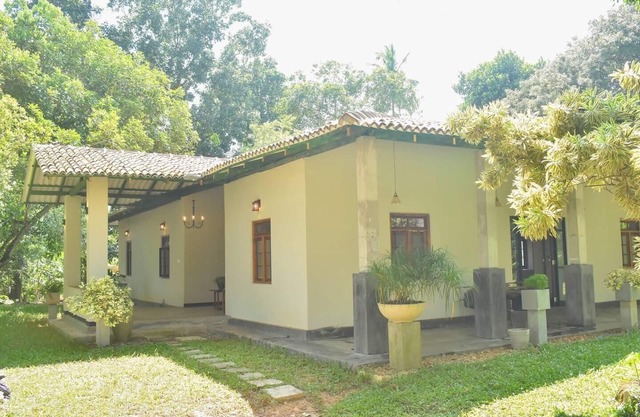 Charming & historical 3-Bed Bungalow in Hikkaduwa