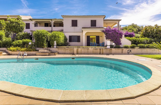 Encantadora casa de vacaciones "Sa Pedra Romantica" con jardín, terraza y piscina