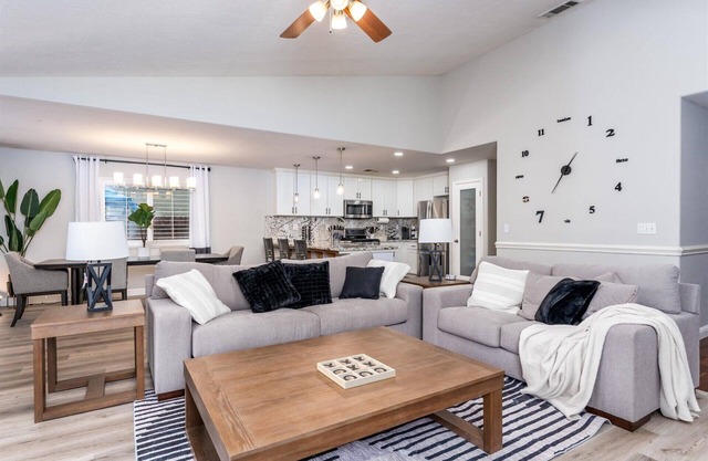 Charming Home Retreat Fresno, CA - 4 Bed 2 Baths