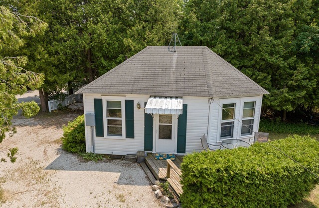 Charming honeymooners cottage in Ephraim- Charming Deck and privacy!