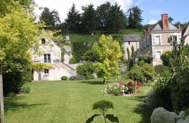 encantadora casa con piscina en un entorno precioso