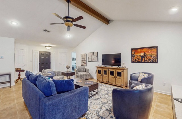 Charming House with Cozy Fireplace, Patio, and Washer & Dryer