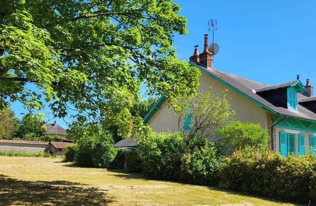 Casa auténtica con gran jardín y confort moderno en Lurcy-Lévis