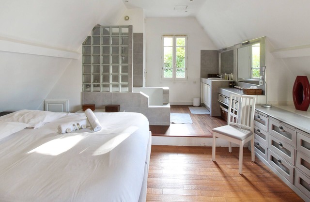 Charming house with garden in Sèvres - Welkeys