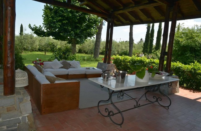 Encantadora villa con espléndido parque y piscina privada a las puertas del Chianti.