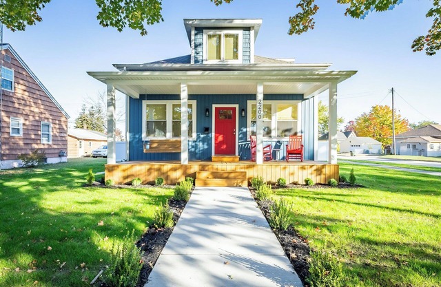 Charming Lakeside Retreat