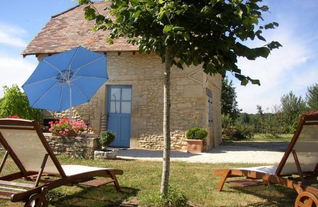 Charming little stone house 1km from Montignac