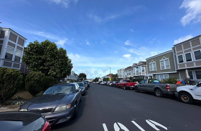 Charming Living Space with 1 bathroom and WiFi, AC in peaceful Daly City