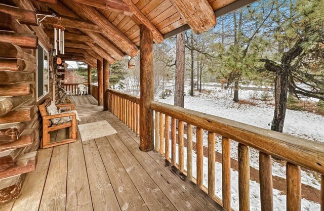 Charming Log Cabin in Donnelly