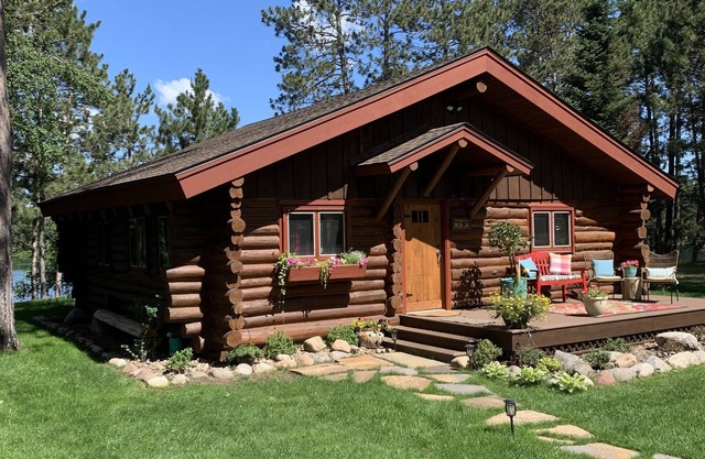 Charming Log Cabin with dock space for your boat on Crosslake
