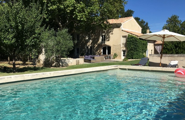Mas encantador en Provenza, gran piscina, jardín y patio sombreado