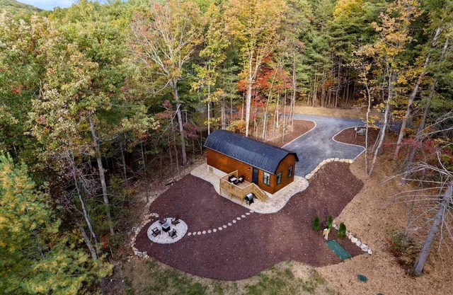Charming Modern Cabin with Fire Pit & Mountain Views near Shenandoah National Park, Luray VA