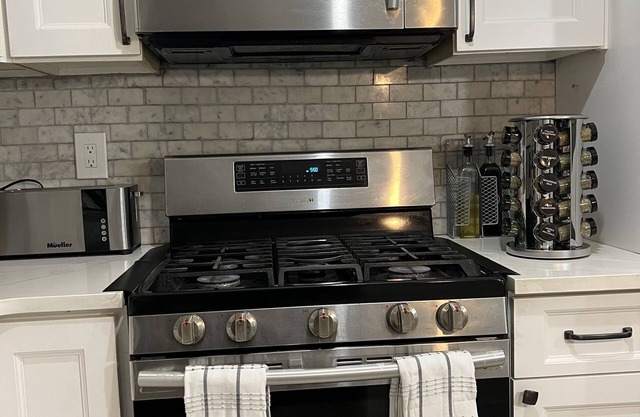 Charming Modern Farmhouse 1st Floor in Malverne