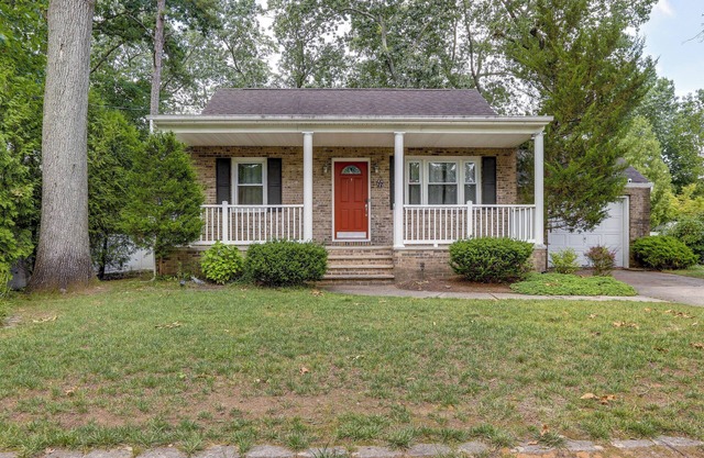 Charming Monroe Township Home - 13 Mi to RU!