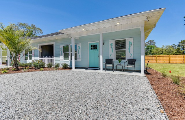 Charming Ocean Isle Beach Home ~ 1 Mi to Beach!