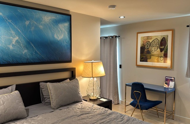 Charming One Bedroom Suite in lovely Los Angeles with AC, WiFi