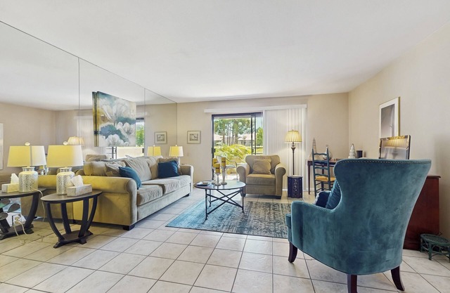 Charming Palm Springs Condo with Breathtaking Views & Resort-Style Comforts.