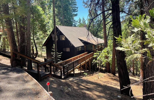 Escapada de cabaña estilo chalet con encanto que admite mascotas