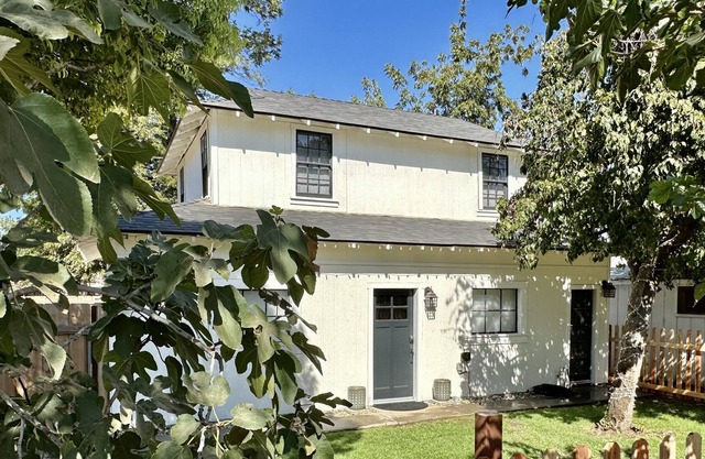 Charming private Hughes property guesthouse