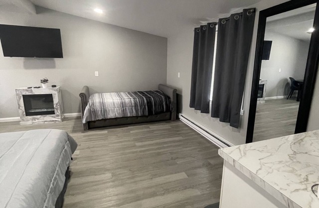 Charming Private Oasis in Old Greenwich – A Commuter's Dream!