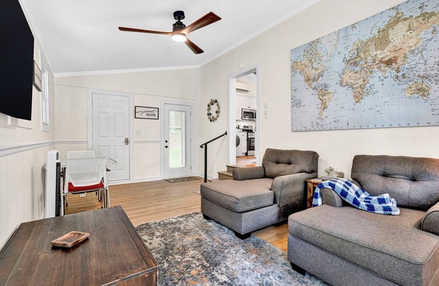 Charming Private Pet Friendly Cottage Minutes from Downtown Hendersonville