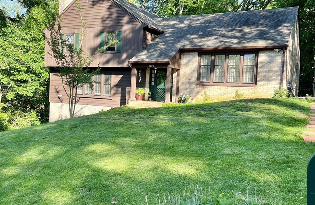 Charming- Quiet Apartment, Gorgeous Neighborhood, near to Hospitals.