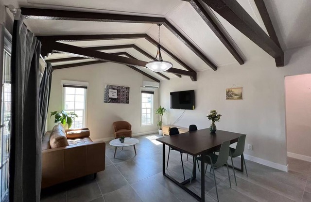 Charming Remodeled Home 2-bedroom 1 bath house with AC and WiFi in Baldwin Park