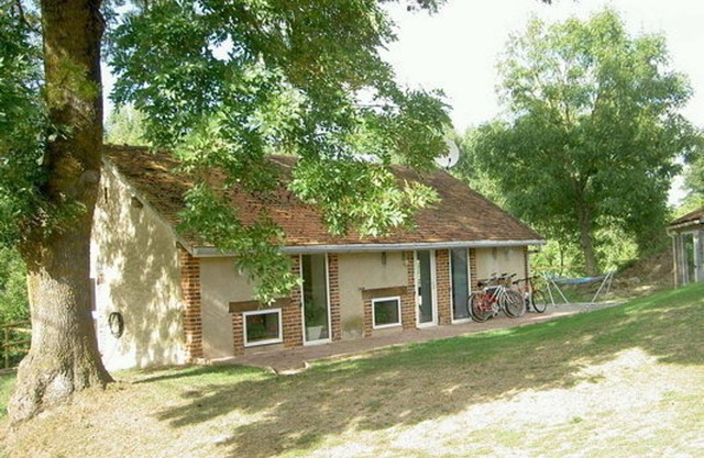 Gîte rénové avec jardin et terrasse, à proximité de Varennes et Moulins, animaux acceptés