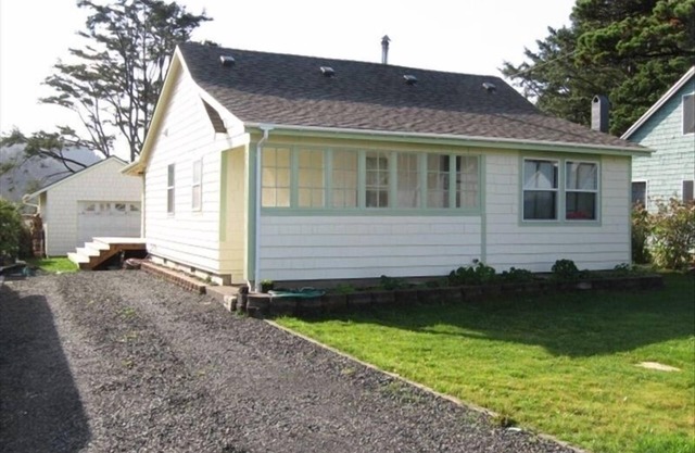 Encantador bungalow renovado de 1922 en el corazón del pueblo de Yachats