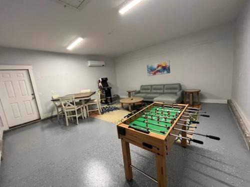 Charming Retreat, a Short Walk to Laguna Beach, with Room for 10!