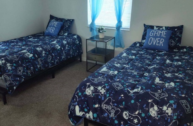 Charming, rooming. Quiet, secure place,Close to water