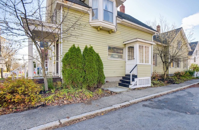 Charming Saco Apartment ~ 4 Mi to the Beach!