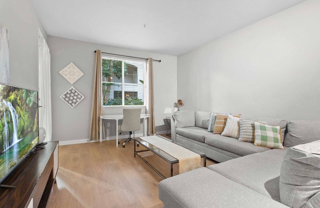 Stair-Free Comfort! Ground-Floor Retreat Perfect for Pet Lovers and Guest #17