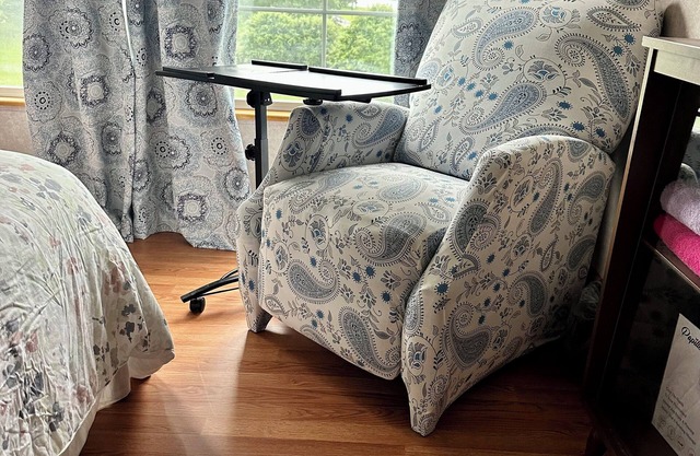 Charming shared house in lovely Tazewell w/ mountain views, WiFi, AC, Treadmill